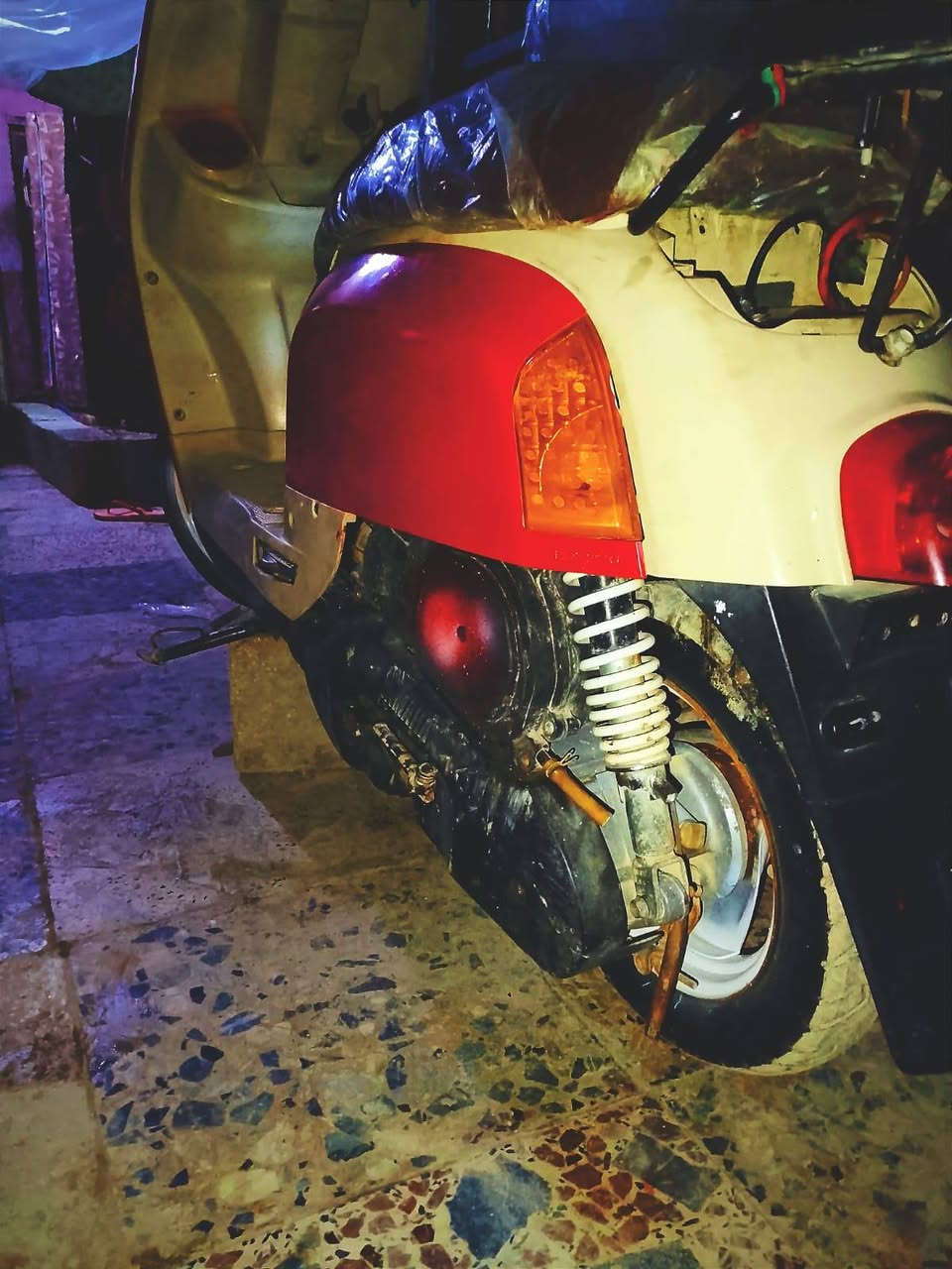 سلام عليكم دراجه متروكه كفرات صبغ جديد الجمالية وصل معرض موجود بيه نواقص بس هيه شغاله نقص دسك وبوربرن  ولاشاير وباتري فقط سعره 600 وينزل منهن فقط بس فلوس النواقص مال دراجه رقم الهاتف *********** رجأ المو شراي لا يتعبني واتعبه فدوه اروحلكم خادم الكم اني
