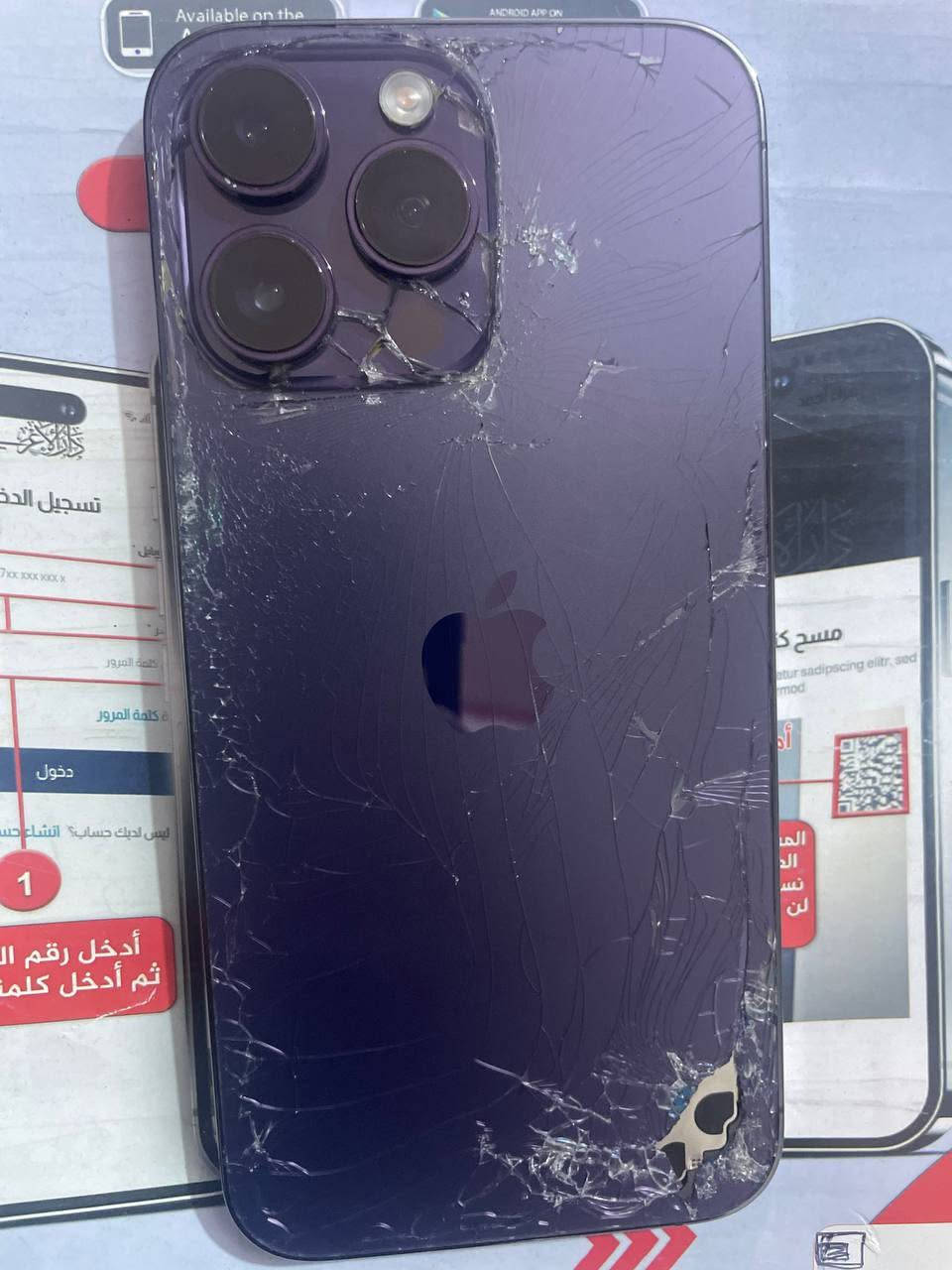 آيفون 14 برو ماكس شرق اوسط ذاكرة 256 مكفول كفالة بس الضهر مكسور بطارية 76 كارتونة لأصلي موجود سعرة 750 بي مجال قليل  للتواصل ***********
