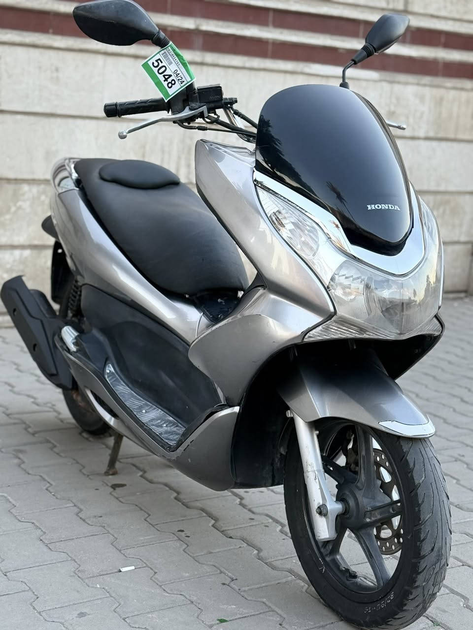 السلام عليكم للبيع دراجه pcxجيل الاول  دراجة مال رمبه ماخذها رمبه الدراجه وأعلى ايدي حجم مكينه 150ياباني الاصلي دراجه جديده مال جناي وعلئ ايدي لون مميز 
ياباني الاصلي دراجه كامله أستان كهربائي حساس ازدحام حرف Aدراجه جديده الدراجه مكينه لوك شلعه معدل خير من اللّٰه دراجه تكول جديده بمعنئ الكلمه واحلا من الصور مال جناي المكان بغداد دراجة مكفوله اي نقص مابيه السعر مليون 550
وبيها مجال بسيط  
اي استفسار ***********
