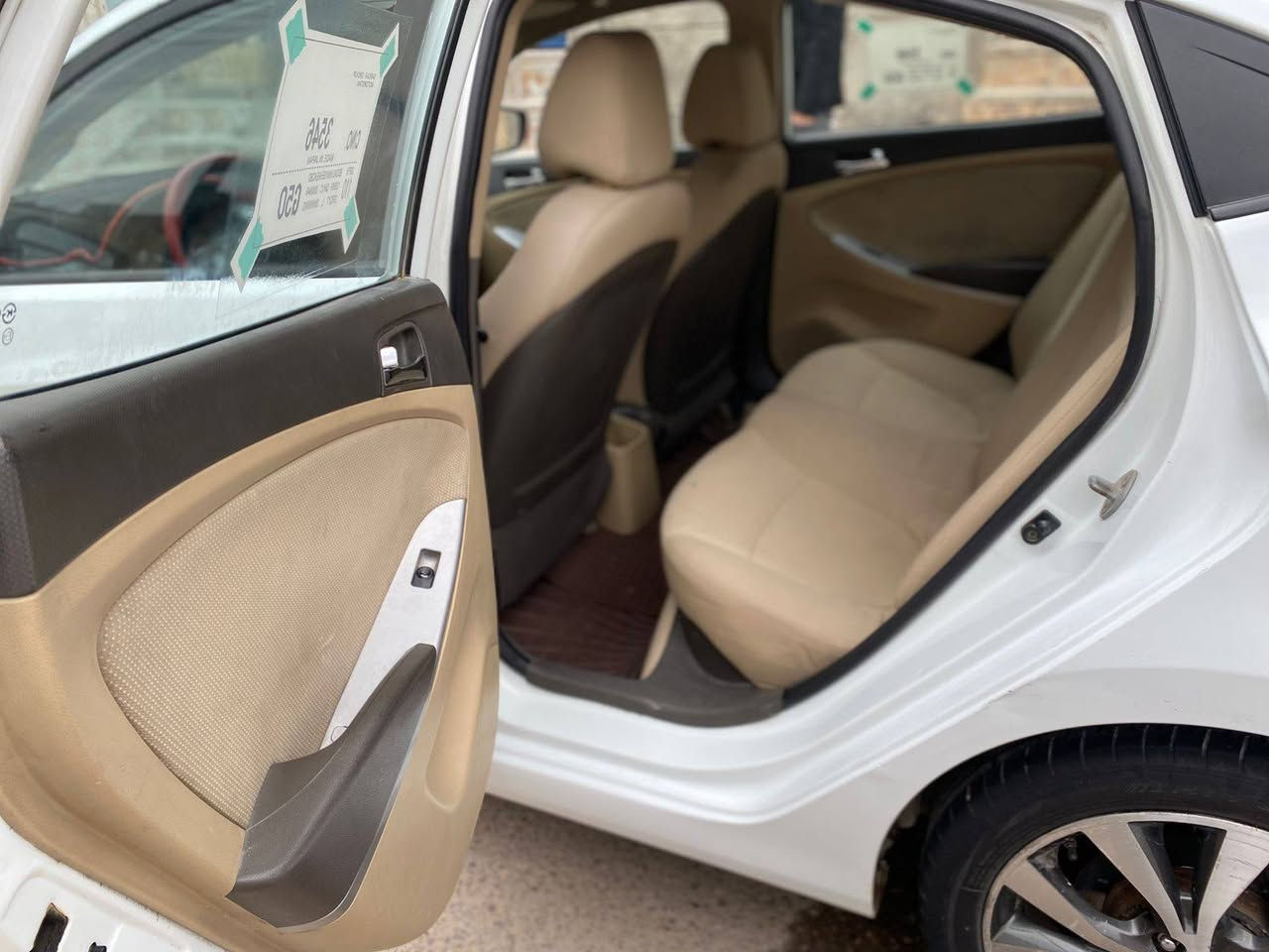 اكسنت للبيع 2014 مكينه1600بيها اربع باردات  حيانيه شارع السيد لتواصل *********** السعر ٩٥وبها مجال
