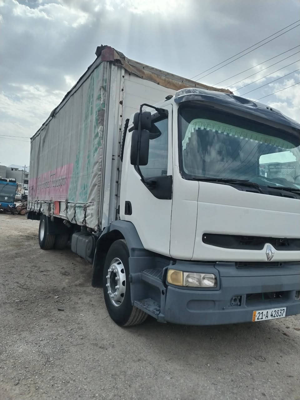 رينو 2000 حجم 260 بمب و نوزل بلادي تريد شاصي تريد كامل *********** مكان السليمانيه
