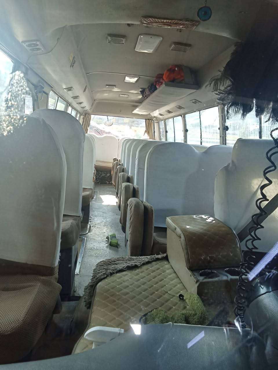 كوستر للبيع موديل 2015 سياره سله داخلين حاكيه منضومه غاز  وبيهه مكانات صبغ أصل ابيض سياره رقم بغداد رقم صاحب سياره ***********
