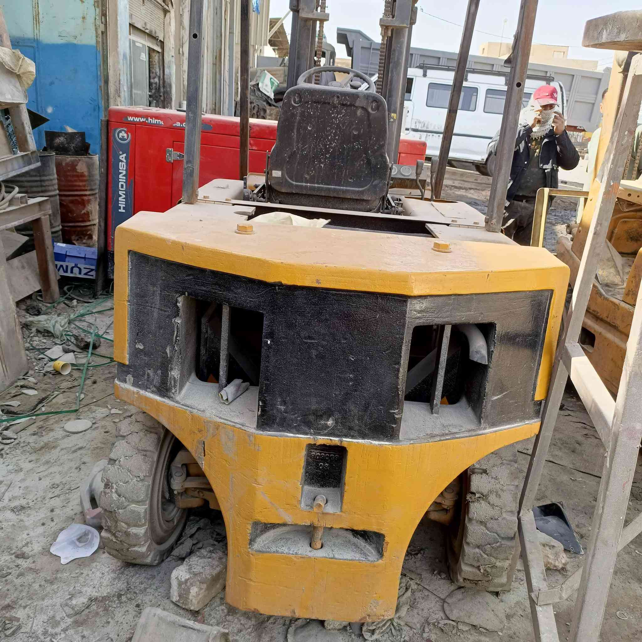 رافعه 3طن محرك بانزين شغال فقط الگير مينمر جگات ستيرن كله شغال سعر مناسب الي يريدها ***********
