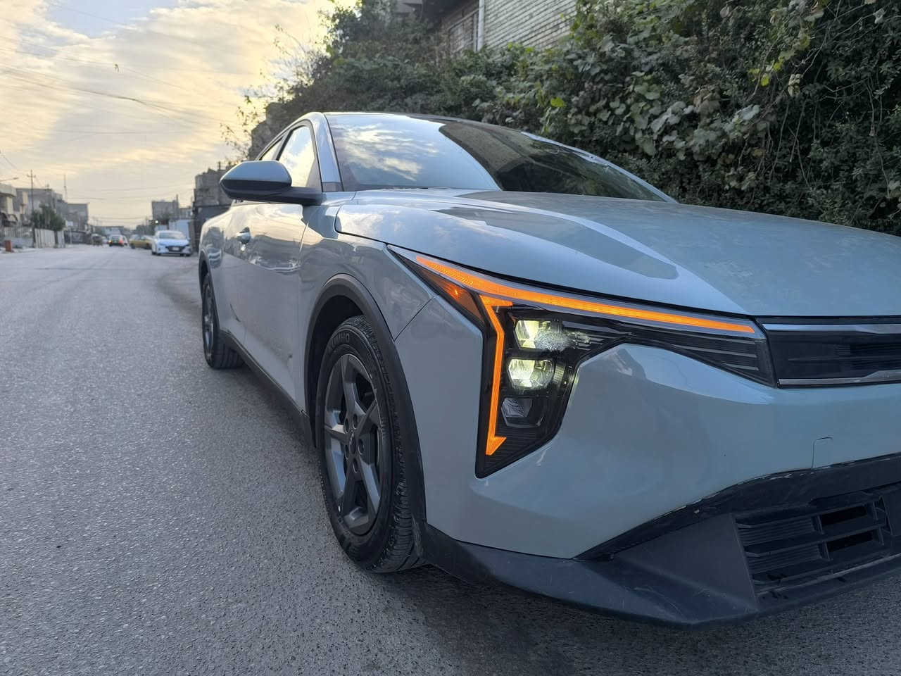 الفورتي الشكل الجديد كلياً موديل
KAi K4  25 ( وارد امريكي ) . 
ماشية 11 الف  فقط . 
لون مميز سمنتي 
حادث بسيط قطعة وحدة فقط بنيد 
( بنيد صبغ فقط ليبلغ واحد السيارة )
مواصفات ( محرك 2000 دوش سمارت ذكي . بصمة تشغيل وابواب وصندوك ، تشغيل عن بعد ، شاشة ايباد كبيرة ، كاميرا خلفية ، ويل كب ، سايد بريك دكمة ، لد نهاري شمسي ، لايت 3 عدسات زنون بلادي ، بك لايت لد ، رادارات 360 ومانع توقف ، نقاط عمياء ، كروس سرعة ، مانع انزلاق ، تحديد مسار ، اوتو هولد ، نظامين قيادة ، وباقي مواصفات LX . المعروفة ) . حجر بشرط بلادي .
السعر / 158$  مكلف بلنشر 
الشراي يتصل على رقم ويدلل ***********
مكان / بغداد البلديات . وأي تفاصيل راسل واتساب او اتصل
