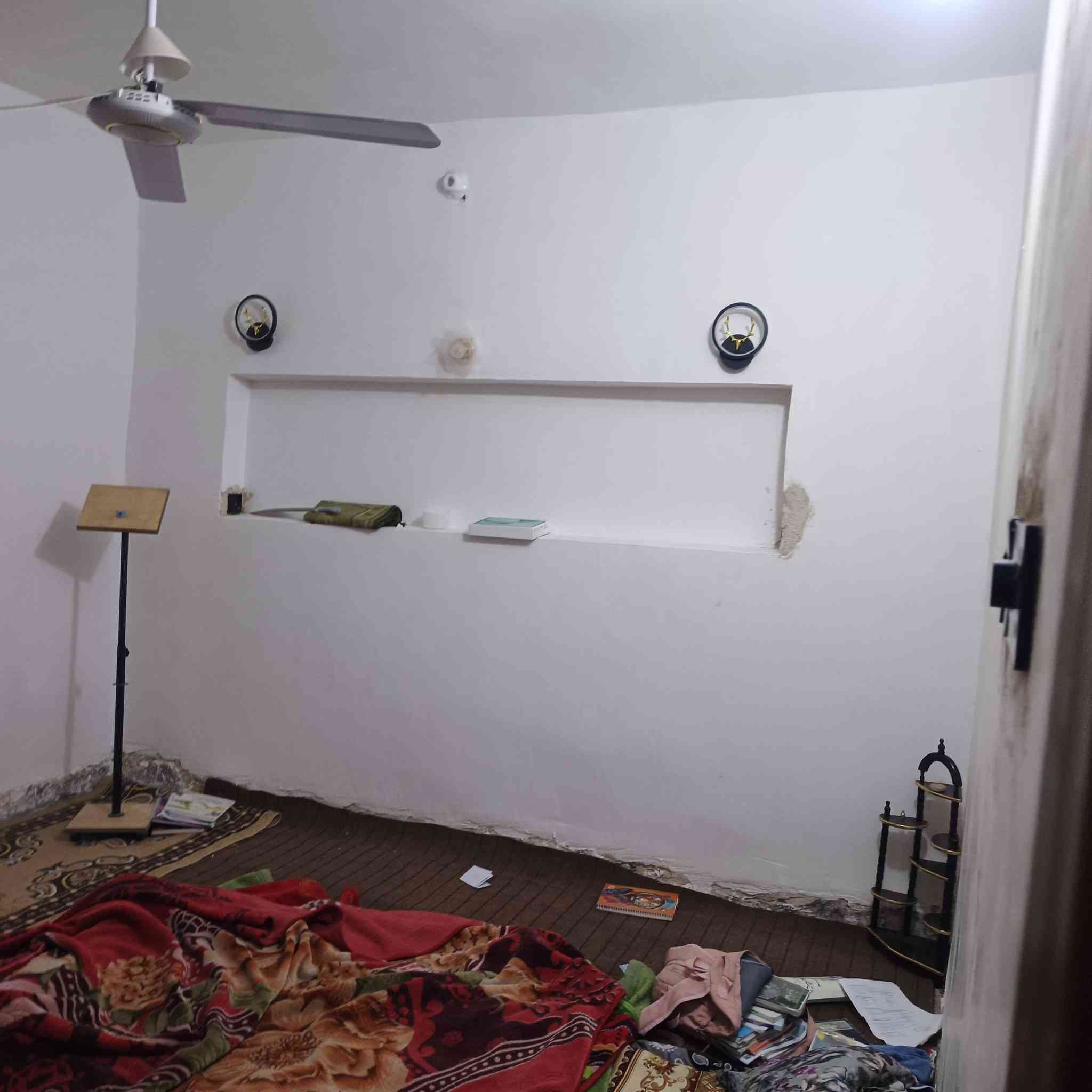 بيت للبيع كربلاء حي العامل قبل السوق الاخير قرب المستوصف ٣غرف واستقبال وصالتين ومطبخ و صحيات طارمه وسطحين المساحة ١٥٠ مربع للاستفسار ‏‪***********‬‏ السعر ١٧٥ بي مجال
