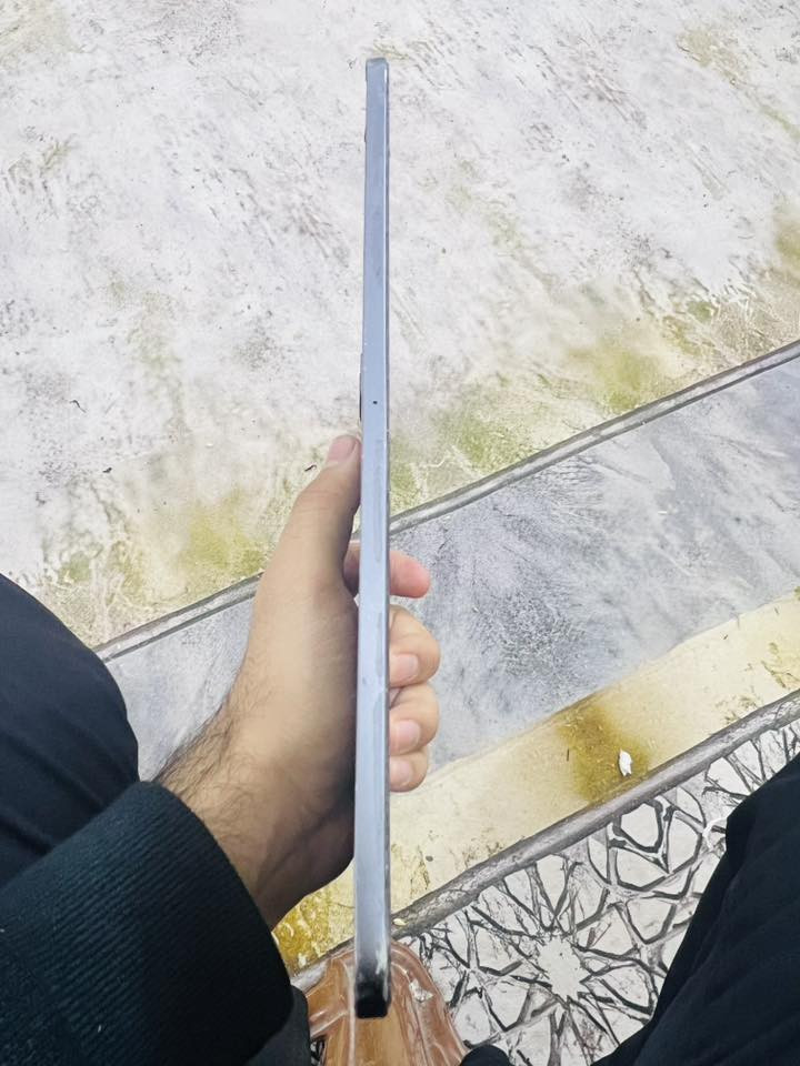 ايباد برو جيل 2.   كسر بل شاشه بس ما مثر على المس رقمي ***********
