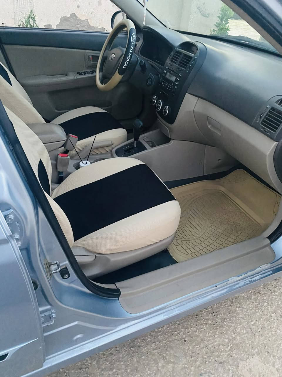 سيراتو 2008خليجي سيارة جديده بمعنى الكلمة كير ومحرك وصدر وتبريد وكهربائيات كفاله عامه ماشيه 230 بيه بس جاملغ بي صبغ بدون دواخل السعر 90
***********
***********
