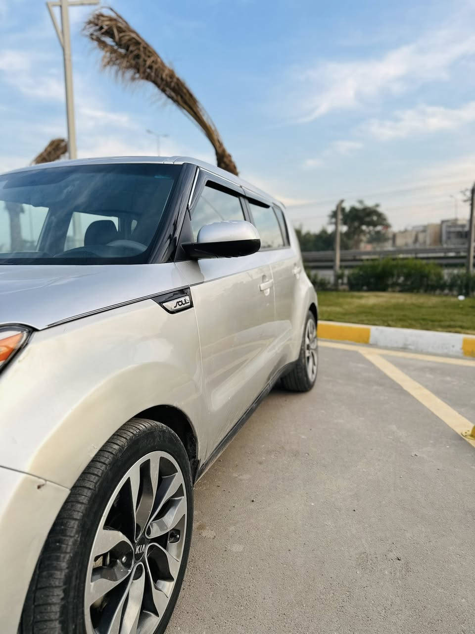 السلام عليكم للبيع كيه صول مديل 2018
محرك 2000 جي دي اي
السياره مصبوغه احزام صور الحادث
وصور السونار بل منشور 
موصفات تحكم استيرن شاشه كار ابلي 
كامره خلفيه ثلاث وضعيات قياده اسبورت 
وايكو ونورمان العنوان بغداد سعر السياره 105
وبيها مجال رقم الهاتف ***********
