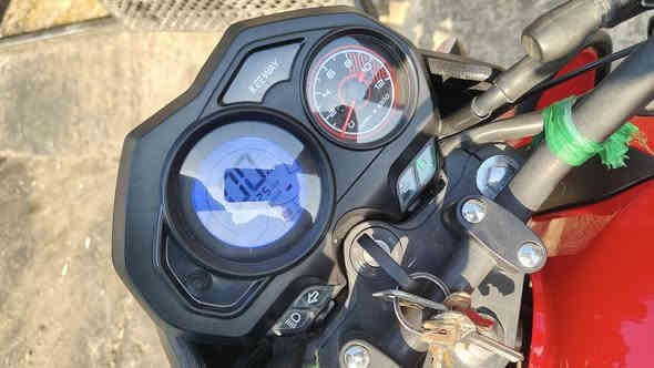 اركي موديل 24 دراجه نضيفه بعده للبيع دراجه كل نقص ما بيه خذته شهر 2 ما اشغتل بيه بس اروح بيه البيت رجع يعني درجات مو مال شغل بس توديني وجيبني لا اكثر اول دراجه مبدل بيه دشبول بس بل حقيقي ماشيه 12000 كيلو 
سعر 2250 وبيه مجال بسيط لحد يكسر بسعره رجأ 
الهاتف ***********
