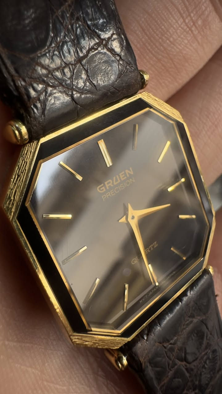 Gruen | گروين
نظافة 100%
طلاء ذهب
الساعة مخزن فنتج 
تصميم نوادر 
الابعاد 32*32


**إذا كنت صاحب هذا الإعلان وتريد حذفه لأي سبب، رجاءا أرسل رسالة إلى الدعم الفني**