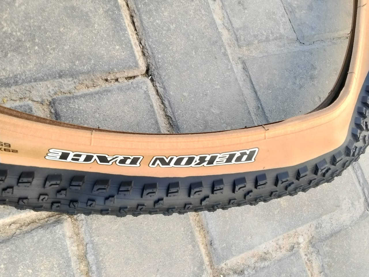 سلام عليكم تايرات ماكسس خط جوزي حجم29 غير مستعمل 
السعر خاص
يوجد توصيل كافه المحافظات 
للتواصل ***********
