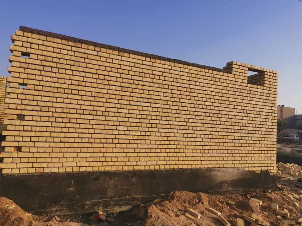 عملنا في بغداد فقط تسليم مفتاح كرسته وعمل ترميم إضافة بناء تسليم هيكل عظم بدون باب وشباك سعر المتر المربع للهيكل كرسته وعمل ١٨٠ الف يتضمن الفقرات التاليه
دفن وتعديل الأرض بمادة السبيس مع مستوى وزن الشارع
مع الحدل بحادله كبيرة
رش مبيدات كلوردين قاتل الحشرات
تسقيط وتخطيط الخارطه على الارض مع فرش نايلون زراعي نوعيه جيده
عمل المجاري حسب مخطط الخارطه نوعية امل الشريف المصري
تسليح الرفت يكون حسب مخطط الخارطه مع حصيرتين تسليح
صب الرفت بمواد درجه اولى اسمنت مقاوم رمل اخيضر حصو مكسر او صب بم  كونكريت جاهز حسب طلب الزبون
يكون ارتفاع الرفت ٤٠ سم
صب بتلو ٢٠ سم حسب المخطط
بناء بالطابوق الجمهوري بارتفاع ٣،٣٠ للطابق الأرضي
عمل حداده ونجاره صب السقف نوعية الشيش عراقي اف اف أو سوبر أو ماس رباط ٣٠ سم على كل البيت مع السقف
بناء الطابق الثاني بارتفاع ٣،١٠ نفس مواصفات الطابق الأرضي مع مردات ماء ٢٠ سم
بناء البيتونه مع صب السقف حسب مساحة الخارطه مع الستاره بارتفاع ١،٧٠ سم
يشمل الهيكل المجارى كاملة مع مرازيب السطوح والبلكونات
مع تأسيس أنابيب السبالت مع تأسيس جكشنات سبور لايت السقوف
علما عملنا بغداد نقد فقط
للتواصل
***********واتساب
***********واتساب واتصال
ربي يرزق الجميع
