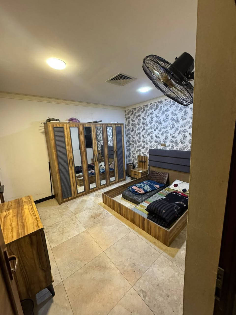 للأيجار شقه تجاريه مأثثه على شارع الخيزران نفسه ✅
تحتوي الشقه على مكتب وغرفه نوم ومطبخ وخدمات ✔️

* يمكن ان تأجر مع الاثاث او بدون 

الأيجار مع الاثاث 700$ قفل 🔒 
الأيجار بدون اثاث 500$ قفل 🔒 

الموقع السيديه شارع الخيزران 🔱
_____________________________________
للأستفسار اكثر تفضلو بزياره مكتب الطائي للعقار 💎

السيديه شارع المركز عماره شركه السراب للمطابخ ✔️

او الأستفسار ع الارقام ادناه 📞↘️↘️ (متوفر واتساب )📌🔛
***********
