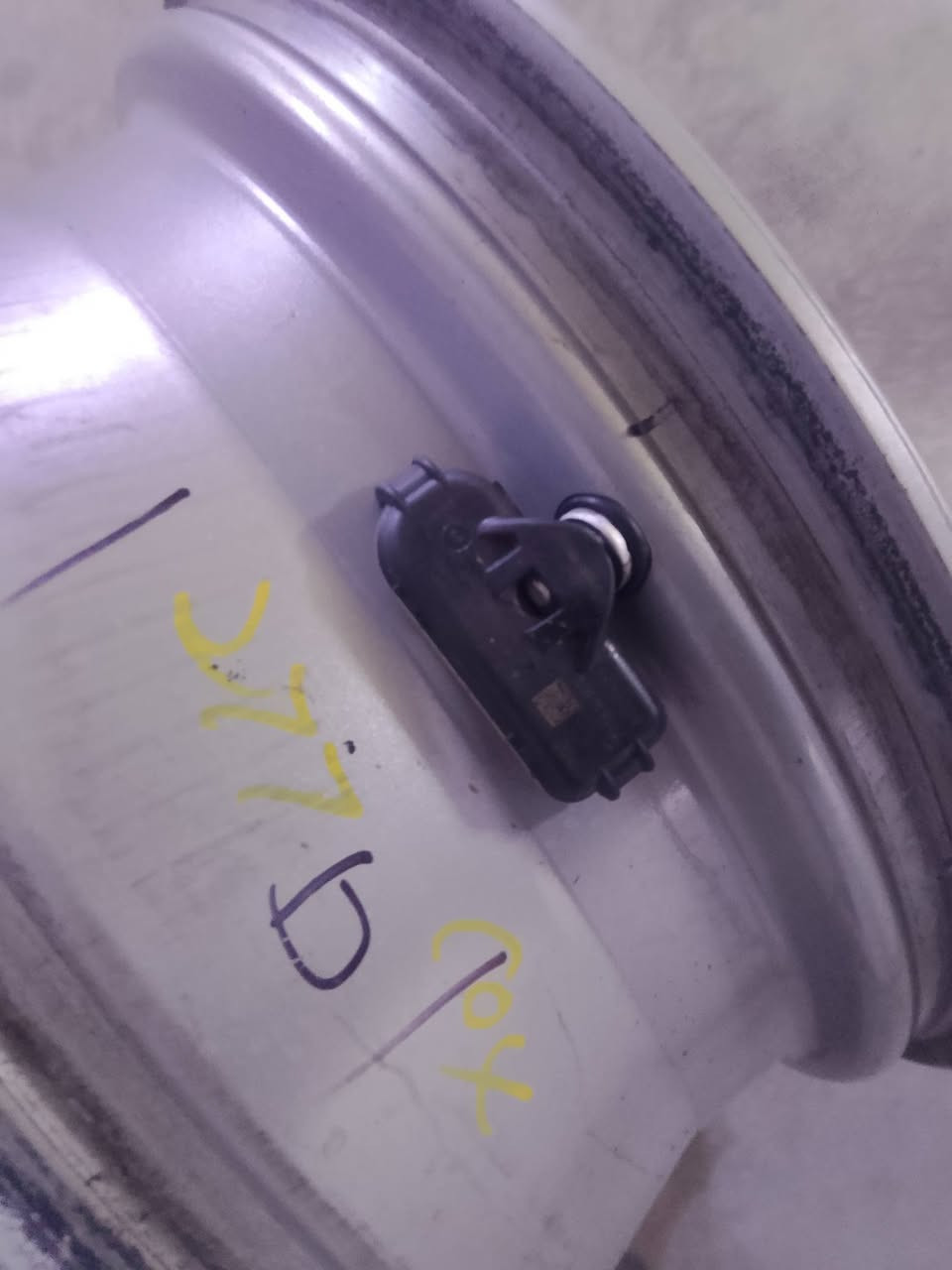 السلام عليكم
للبيع حجم 15 

حساسات اصليه موديل 2022 

مال شركة السعر خاص 

***********
