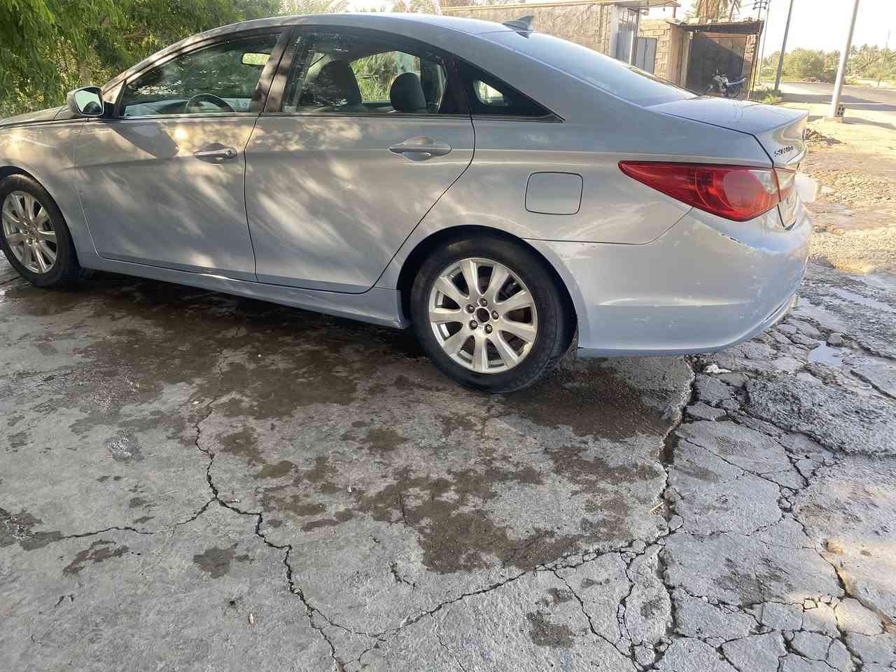 السلام عليكم سوناته موديل 2012وارد امريكي سياره حادثها بس  بنيد صبغ وجاملغ مشخوط بارد  فقط سياره نضيفه وحلوه كير ومكينه كفاله حداديه زينه السياره ماشيه 80حقيقي مكان السياره كربلاء السعر 97 بيها مجال بصيط ***********
