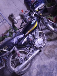 للبيع سعر ثلاث ميه وخمسين 07701005229