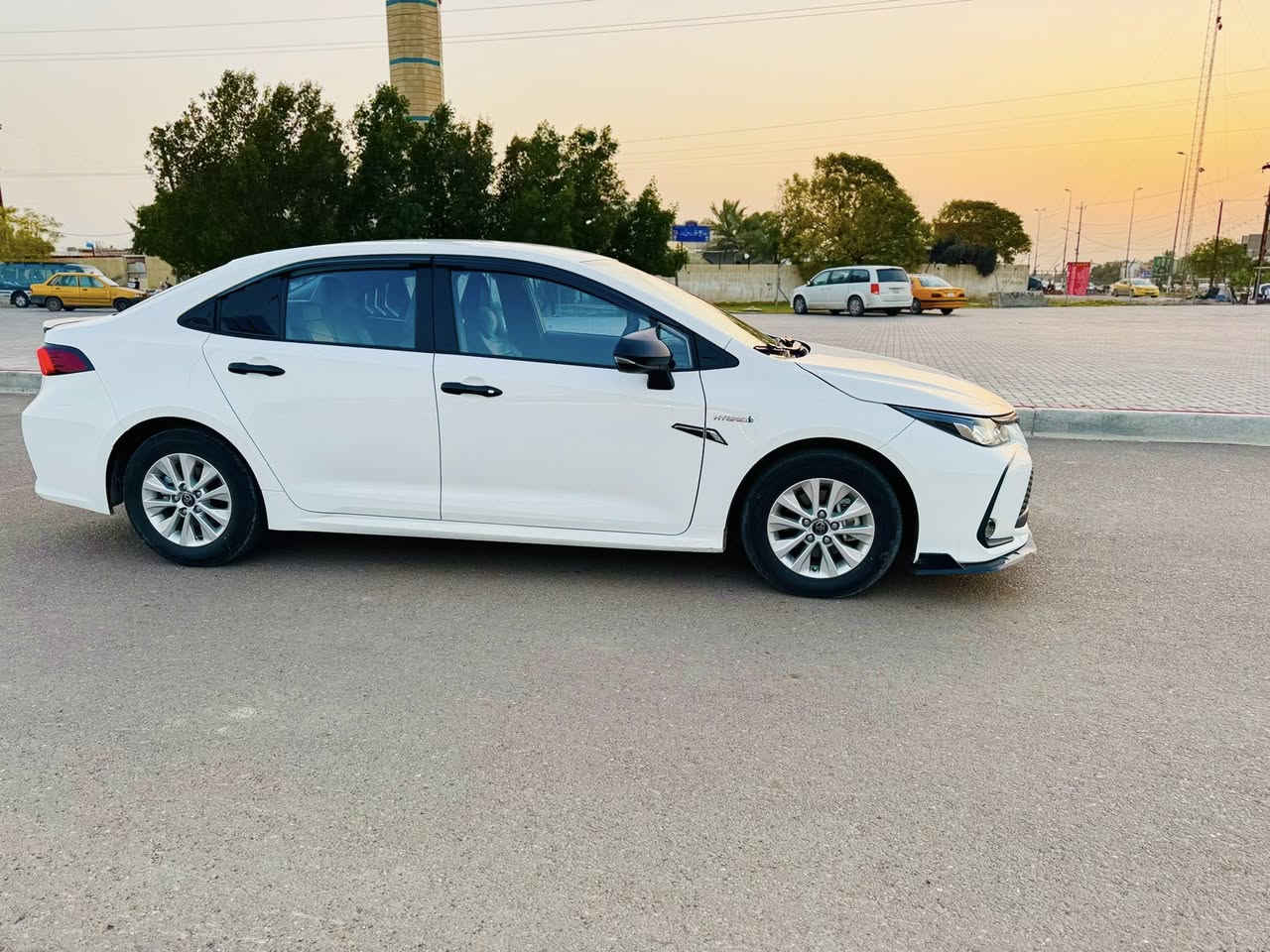 سلام عليكم كورلا 2024 هايبرد ماشيه 33 على وضع وكالة جديده جدا ً. ومصروف عليها هواي كلش مكفوله كفالة عامة من كلشي عدة رصعة  صغير مغلفه عازل ضوضاء وعازل حراري للجام  ومدوشمة ارضية وصندوك جلد اصلي وعليها انارة داخلية تفاعلية مع سماعات وداخل شغل كاربون فايبر  وبعد هواي امور اسف على اطالة بس يشتري علمود يعرف
مواصفات 
🔹بصمة 
🔹اشاير بل مري 
🔹لايت زينون +كشافات زينون 
🔹ماطور لايت (يصعد وينزل )
🔹اوتو لايت عالي
🔹اوتو هولد 
🔹سايد بريك بصمة ذكي 
🔹زر EV  
🔹وضعيات قيادة 
🔹داخل جلد 
🔹دركة خياط 
🔹بك لايت لد +سبايدر 
🔹تبريد ❄️ ثلج  قطعتين 
🔹اكواب حار بارد 
🔹شاشة كار بلي بلوتوث 
🔹عدادات دجتل 
🔹قيادة ذاتية +رادار 
🔹تحذير عند خروج عند مسار +بريك ذاتي عند حاجة 
🔹منافذ طاقة امامية وخلفية 
🔹ويل كب 
مكاني حي جهاد اربع شوارع  
*********** 🔹السعر 147 وبيها مجال مستعجل على بيع
