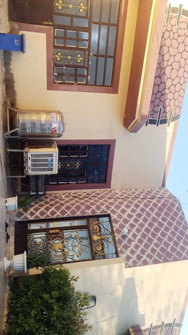 سلام عليكم بيت للبيع مساحة 250م طابو سند 25 في المفرق خليل الصالح اتصال على رقم ***********
