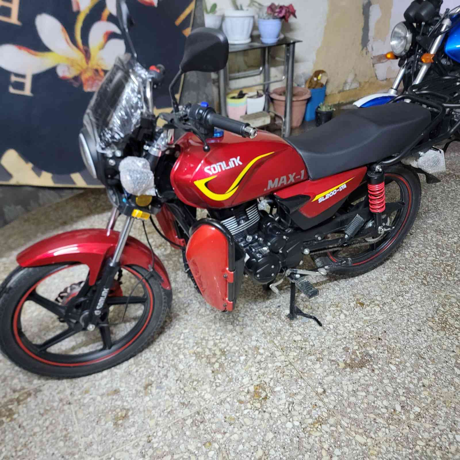 سلام عليكم 
سونك ماكس 1
محرك 200
مكفولة كفاله عامه من تاير للتاير 
صارلة ٢٥ نازلة 
نزلته ب 1100
دراجه بجيس بعده 
لتخابرني شبيه مابيه كلشي مابيه علة وضع شركه 
سعره 850قفل قفل قفل 
بغداد زعفرانيه 
***********
