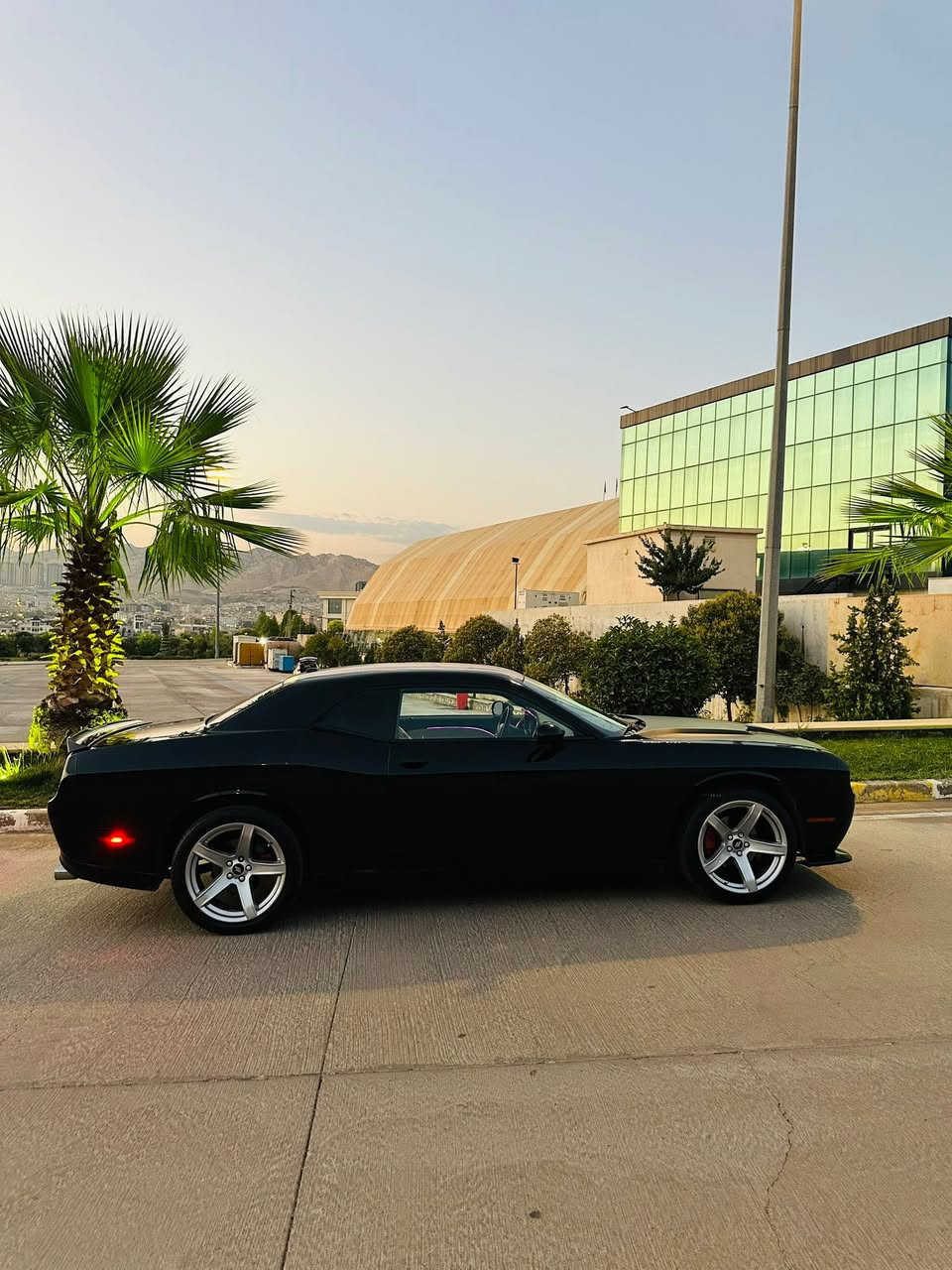 challenger 2021 v6 
60 mil ماشي 
كير محرك شرط كفاله 
تغم امامي خلفي جديد 
ادامه كامل جديد 
تايرات وياله تو سايز هيلكات جديد 
دفيوزر هيلكات جديد
اربع كزوز ستيل اصلي 
دعاميه امامي هيلكات 
دواخل جلد ابيض جديد 
دواخل الوان كامل متغير بل تلفون ٣٦٠ الوان 
بيها ٥ قتع صبخ ابيع حزام بدون دواخل 
سعر مناسب ب نسبه نضافه ١٤٧$ مجال بصيط 
البيع او مراوس ب رقم شيمالي فقط 
*********** واتساب موجود 
مكان سياره دهوك
