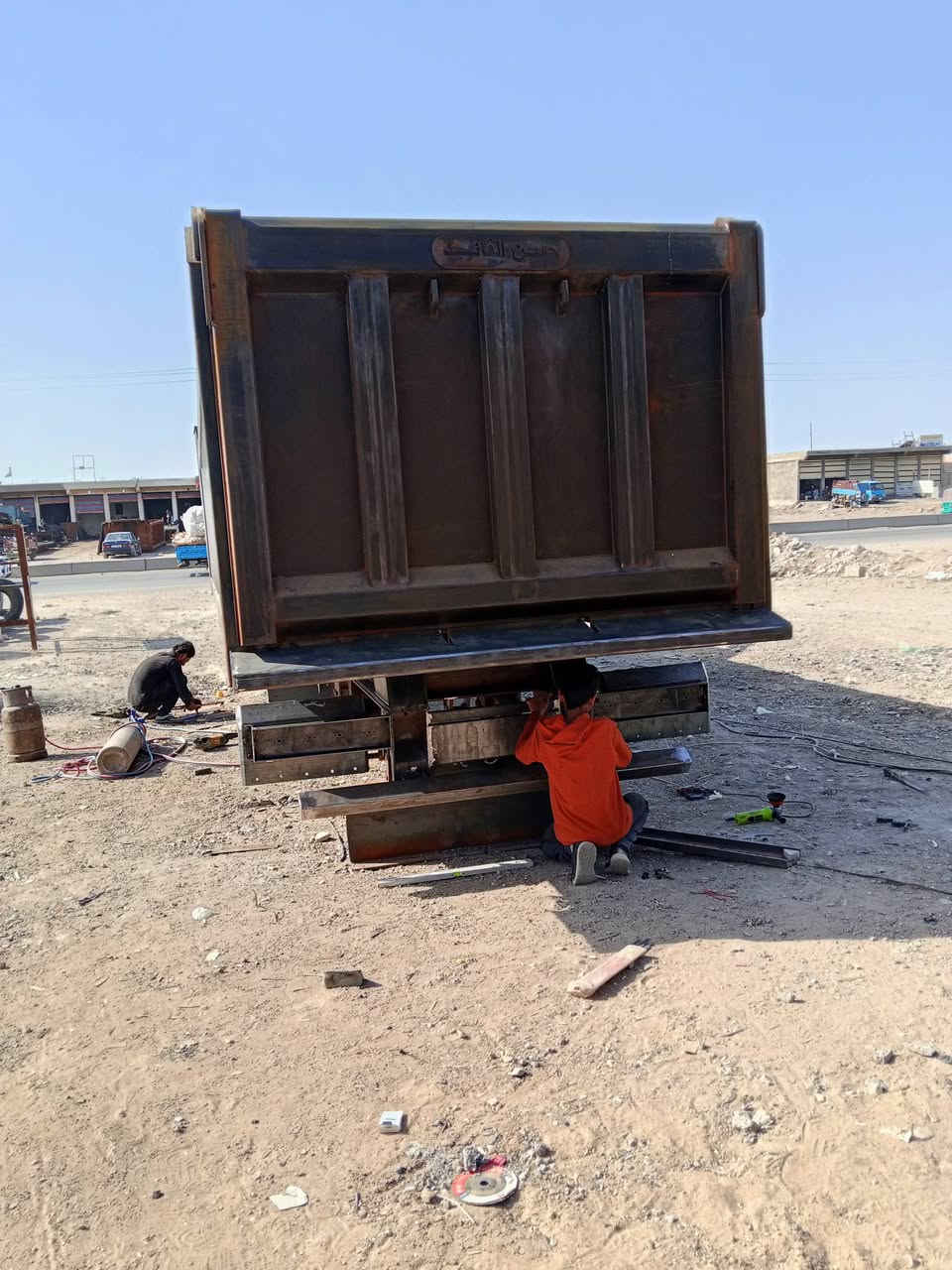 ماك نيسان 30متر مع البوري 
كاعيده 8
صدر وباب 6............. السعر 125 ..*********** 
صفاح 5 
شاصي 16 ابو الحاسبه 
جك يطالي
