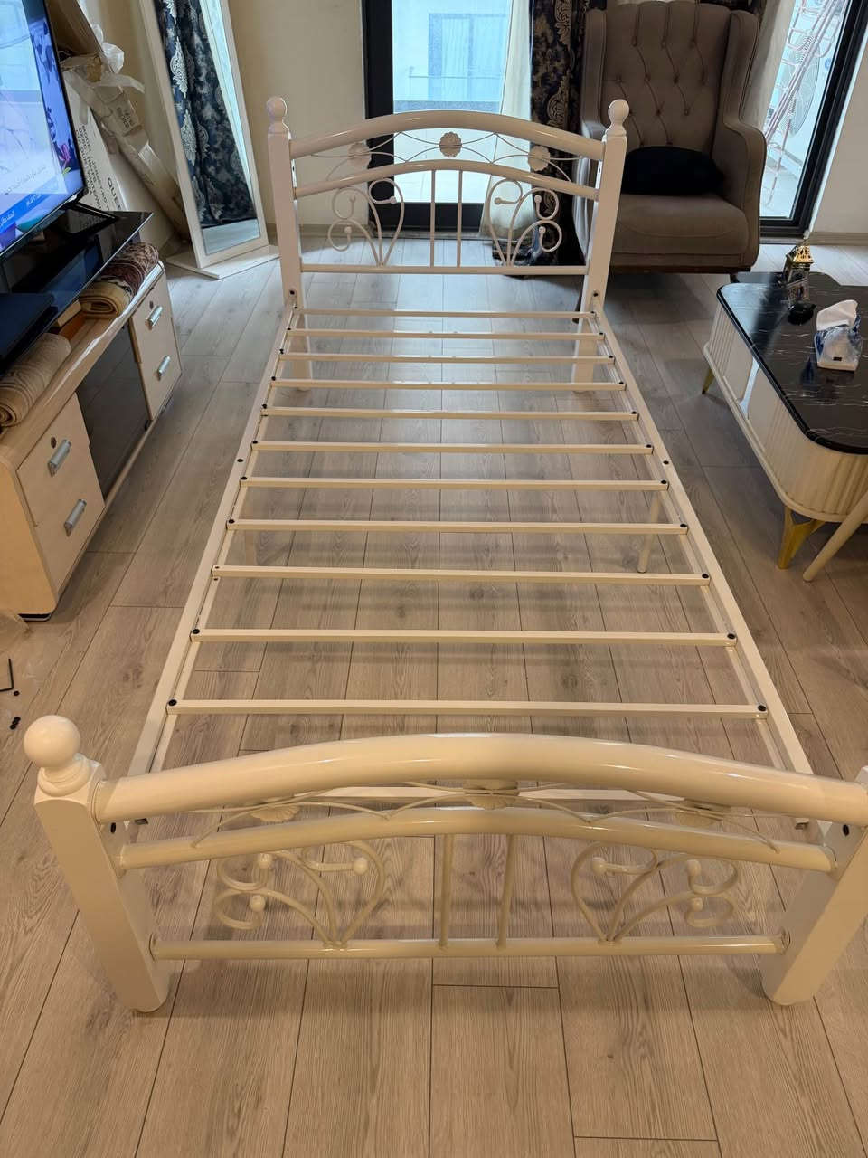 سرير للبيع صناعة ماليزية استخدام شهر واحد 
السعر 100,000 معاه مرتبة ومخدة هدية
للتواصل ***********

‎جێگای نووستن بۆ فرۆشتن، دروستکراوی مالیزیایی، بۆ ماوەی یەک مانگ بەکار دەهێنرێت.  
‎نرخی 100,000، لەگەڵ دۆشەک و سەرینێک وەک دیاری دێت.  
‎پەیوەندی: ***********

Bed for sale, Malaysian made, used for one month. 
Price 100,000, comes with a mattress and a pillow as a gift.
Contact: *********** أربيل, العراق
