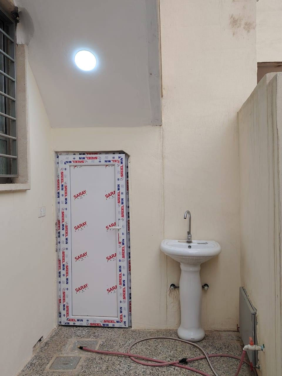 فرصه استثماريه تجاري
دار للبيع طابقين معزول الاول عن الثاني 

مساحه 110 متر👉 

موصل حي الانتصار ع شارع 30 مباشرة

الطابق الاول يتكون من غرفتين نوم 💤 وهول وستقبال ومطبخ وصحيات 

والطابق الثاني من غرفه نوم 💤 وهول وستقبال ومطبخ وصحيات وبيتونه 

🗒️سند طابوالزهور شرط تحويل👉 

فول فول زيرو بناء حديث 

💵💵للسعر والاستفسار الاتصال ع الارقام التاليه 

***********☎️ وتساب ابوحيدر 

***********☎️ وتساب ياسين النمراوي
