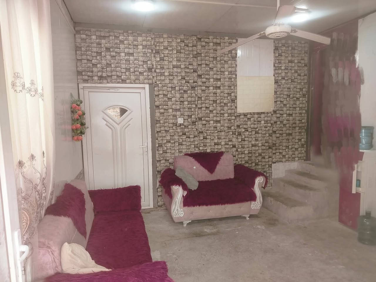 سلام عليكم
بيت بناء سندويس بنل يحتوي على 2 غرف نوم ومطبخ وصحيات مساحه 100متر نزال20 واجه5 طابو زراعي سند 25بسمي الواقع  في ابو غرق حي هيثم الجبوري حي مخدوم من تبليط الى ماء وكرهباء تواصل ***********  سعر 25 وبي مجال
