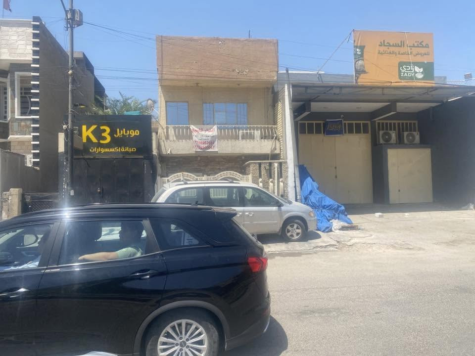 بيت للبيع -موقع تجاري مميز بحي جميلة 
مساحة البيت 300 متر الواجها 10 النزال 30 
البيت على الشارع التجاري 
البيت يباع بسعر قطعة ارض 
العنوان حي جميلة محله ٥١٦ 
شارع مطعم الركن الابيض 
البيت موقعه استثماري المنطقه محلات ومخازن الغذائيه جمله 
التصال على الرقام ***********// ***********
