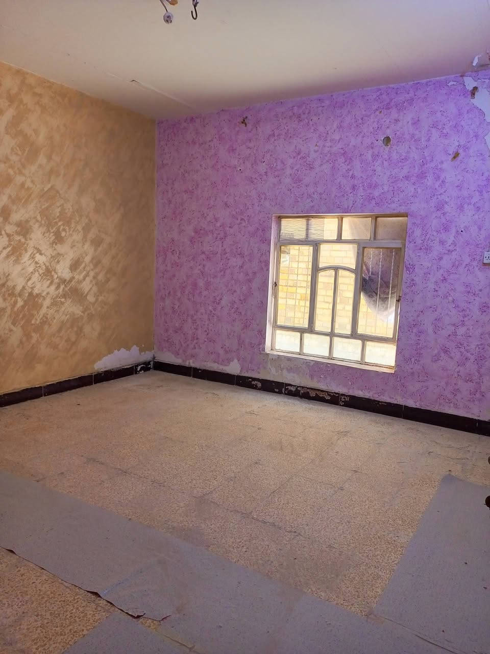 يوجد بيت للايجار الشارع الرئيسي حي الفرات
يحتوي على غرفتين وصاله ومطبخ وصحيات واستقبال وكراج 
للاستفسار الاتصال على الرقم الموجود 
***********

يصلح أن يكون مكاتب أو مؤسسات أو شركات
