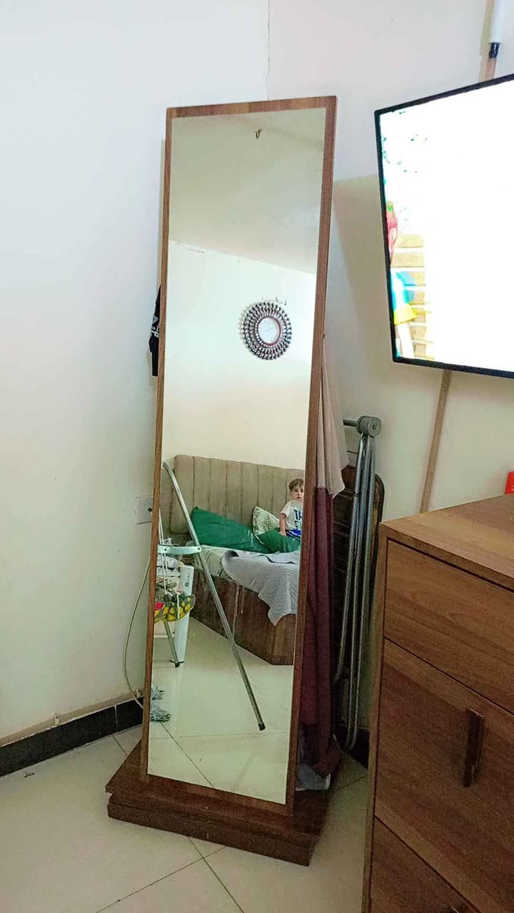 غرفه نوم تركيه خشب زان وزن ثقيل جدا ومتكونه من 7قطع سريرمخزن وكنتور سلايت جام مرايا يجننن وزاويه ومجرات وميزتواليت بغداد, العراق


**إذا كنت صاحب هذا الإعلان وتريد حذفه لأي سبب، رجاءا أرسل رسالة إلى الدعم الفني**