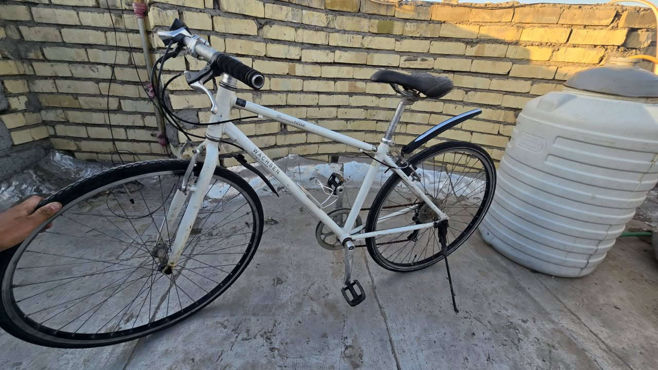 سعر الواحد 70 و بيه مجال جاهزات من كلشي بس الابيض يحتاج تبديل شفت تاير خلفي ميكلف (5 الاف ) مكاني بغداد شارع الرضوانية قرب الشرطة الرابعة ( ***********)
