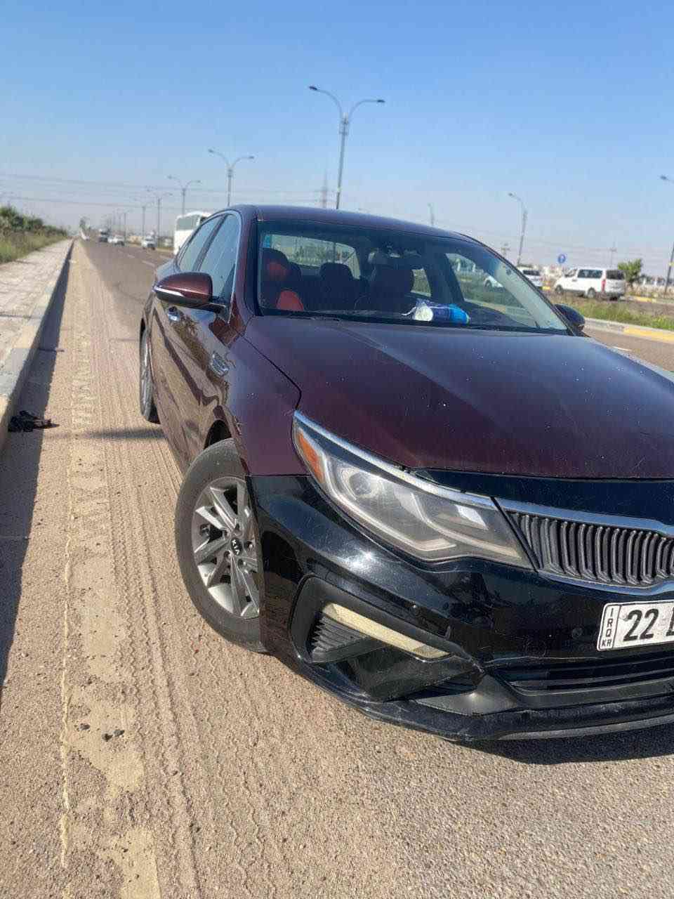 السلام عليكم 
كيا اوبتيما 
موديل 20 (امريكي)
مكينه 2.4 GDI
ضربتها دعاميه وجاملغ وبيها بارد باب خلف السايق شبر مو هواي
السيارة جاهزه من كلشي مكينه كير حداديه جديده تايرات ادامه كامله بيها بانزين كله محسن 
مواصفات(FE)
شاشه 
كامرة وحساسات 
نقطه عمياء 
رادار 
وباقي المواصفات
مكان السيارة بصرة 
للاستفسار:*********** البصرة, العراق
