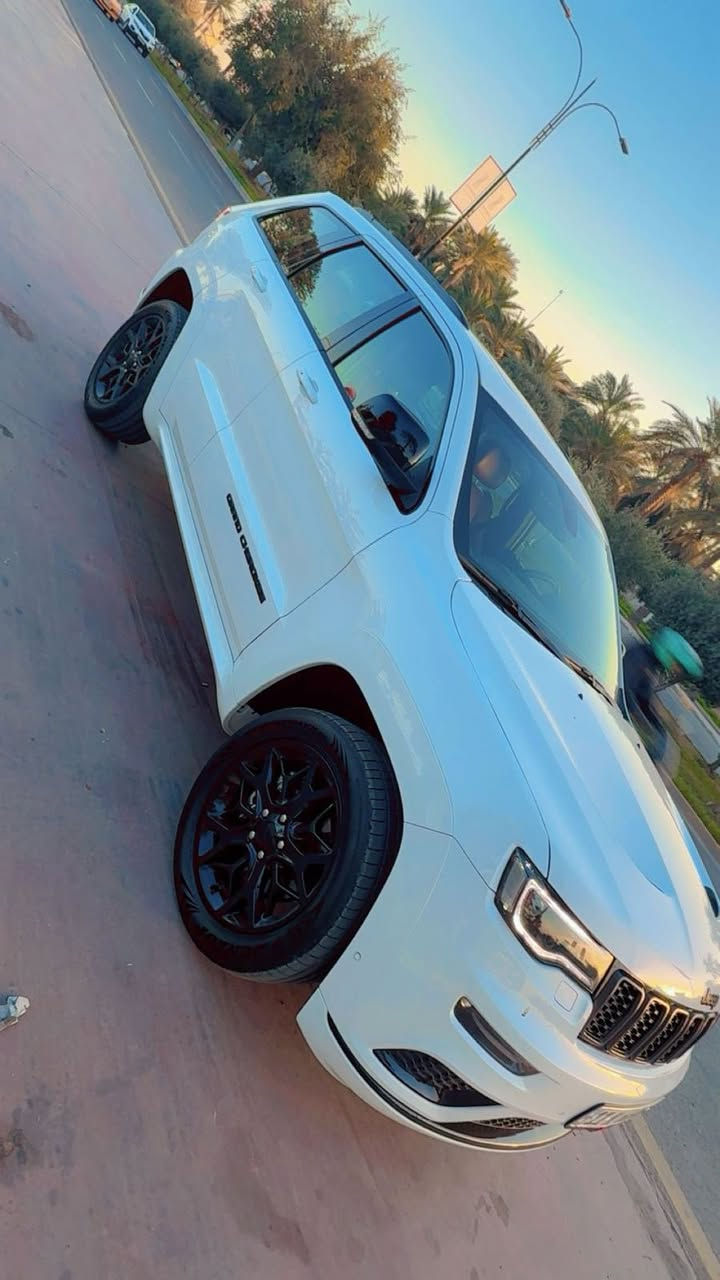 للبيع جيب اس  /  S 2021 ( خـليـجـي )
فول فول مواصفات فورويل بارنوما فتحة 
السياره كفاله عامه 
ماشية 43 كيلو متر 
 ( وكاله هارلم) 
مكينة  3600 6 سلندر  
 سقف بانوراما 
 نظام النقطة العمياء 
جنطة كهرباء 
تشغيل عن بعد 
مري كهرباء 
 نظام تشغيل واطفاء المحرك اوتماتيكي للتوفير وعدم صرف الوقود عند الايقاف (AUTO START SYSTEM)
 ستيرن كهرباء + تدفئه ستيرن 
 ريموت كنترول عدد 2 
 حساسات خلفية امامية
مكان السياره بغداد رقم صاحب السيارة *********** السعر المطلوب 36,500
