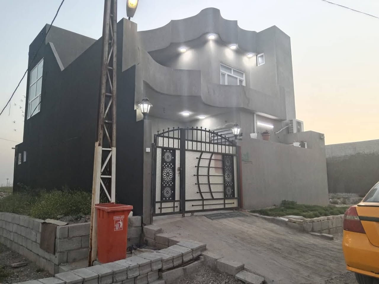 دار طابقين للبيع -🏠مساحة 120 م - زراعي
#عنوان --كركوك - حولي الحي العسكري - مقابل جامع خديجة الكبرى نهاية الفرع                                                                                                                                                             
♦الدار طابقين ♦
♦عرض مميز ♦

♦مساحه الدار 120 متر مربع
واجهة 11
 نزال11

💰السعر ( 37 ) مليون

📌الدار نظافة 90%
 📌بناء حديث طابقين
للمزيد من المعلومات اتصل بنا على الارقام التالية 
***********
***********
