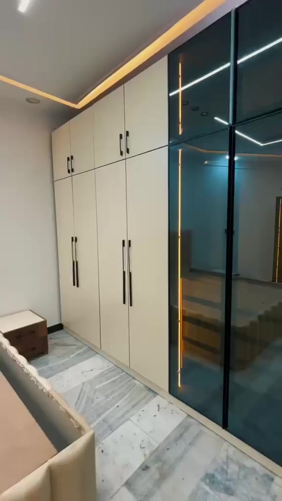 مطابخ خشب و المنیوم
واجه mdf 300
واجه hdf350
واجه balon400
علا مرمر صناعي 
إذا كوارتز ينظاف ٥٠ علا متر 
استندر ارتفاع ٢٥٠ 
إذا اكثر من ٢٥٠ ارتفاع ينظاف ٤٠٪؜ علا قياس يعني مثلا إذا كل قياس ١٠ ايصير ١٤ 
شباك ينقص ١٠٠ الف 
و إذا في دنگه مال مايكرو ينظاف نص متر 
و إذا زاويه L او ركن طويل ينظاف متر واحد 
المنيوم هيكل او خشب نفس شي بلنسبه للخشب بس مقطع سينك نشتغله pvc
0777 161 9654
