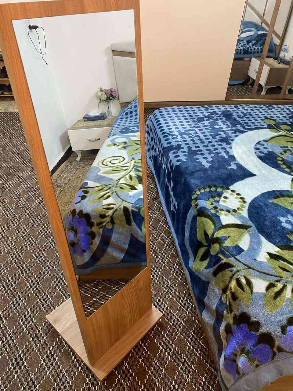 غرفة تركية ٧ قطع مع دوشك نظيفه السعر ٣٥٠الف المكان الشالجية للاستفسار الاتصال ***********
