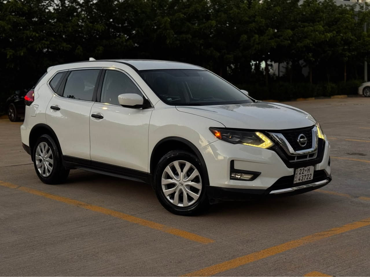 Nissan rogue 2017 S 
مواصفات s ( شاشە و کامیرا - حاسە - بلوتوس - تحدید سرعە - سوکان ڤۆلیوم - زۆر مواصفاتگ تر ) 

دوو سویجی بلادی لەگەلایە تەنها یەک جاملخی بۆیاخە بی ایرباگ بی ناو گرتن ماباقی هەموو گیانی بە شەرت 

شوین سلیمانی 
سعر 137 و مجال 
تلفون *********** السليمانية, العراق
