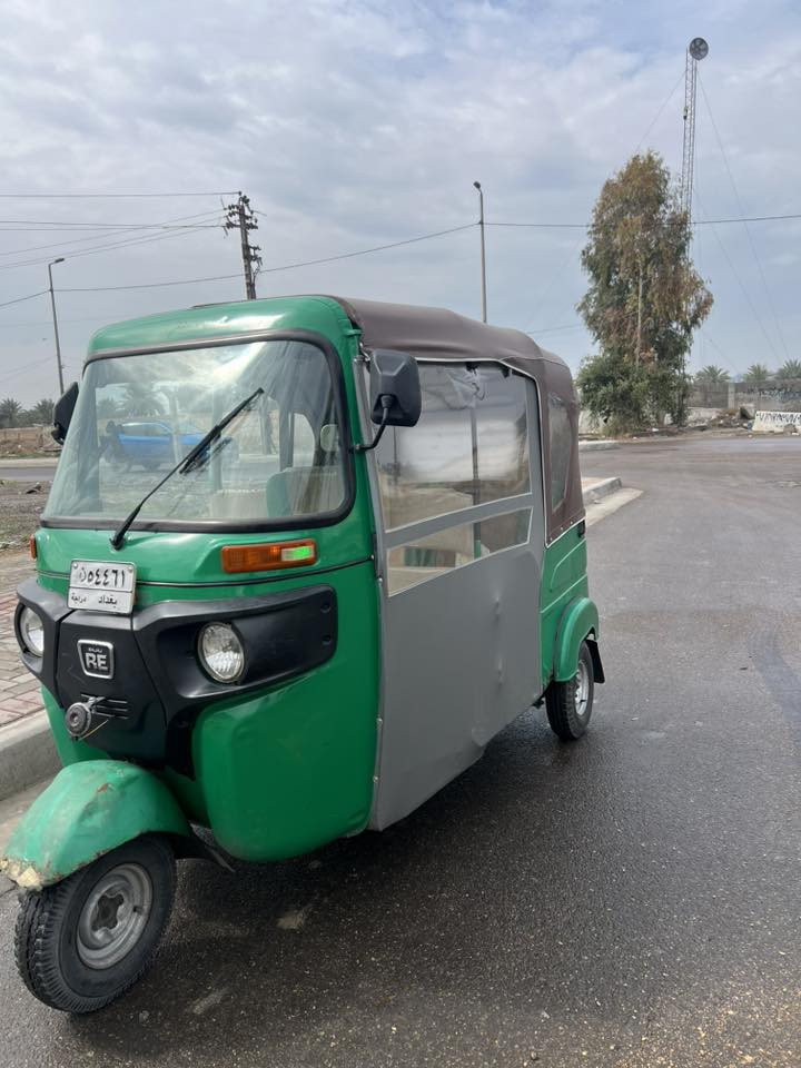 السلام عليكم 
تكتك موديل 2022 رقم وسنويه 
مكينه مكفوله   جادر جديد تخم تاير جدد 
الكشر مثل ما بصوره بيعه ضربتين  بصفاح معمر ومصبوغ 
وبيه لغد معمر ومصبوغ 
 السعر 8.250 بيه مجال بسيط حك الجية 
مكاني بغداد البياع تقاطع درويش 
هاذ رقمي بي واتساب 
***********
