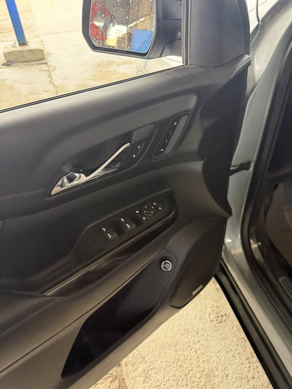 بلاك إدشن

رقم دولي 

وارد امريكي حادث جاملغ وبنيد

المواصفات كاملة:

محرك 6 سلندر قوي 3600

دبل (AWD)

كير أوتوماتيك

وضعيات قيادة متعددة:

وضعية Normal

وضعية Sport

وضعية Off-Road

وضعية Snow / Ice

نظام نزول المرتفعات

نظام صعود المرتفعات

مانع انزلاق

شاشة وسط كبيرة تعمل باللمس

شاشة عدادات رقمية ( داتا شو )

Apple CarPlay & Android Auto

نظام ملاحة GPS

بلوتوث + USB

نظام صوتي قوي

تشغيل بصمة + زر

تشغيل عن بُعد

كروز كنترول

تحكم كامل بالمقود

أنظمة الأمان:

كاميرات 360 درجة

رادار أمامي

نظام التحذير من التصادم

نظام المحافظة على المسار

تحذير النقطة العمياء

تنبيه حركة المرور الخلفية

سنسرات أمامية وخلفية

فرامل ABS

وسائد هوائية متعددة

الداخلية:

مقاعد جلد رياضية AT4

مقاعد أمامية كهرباء

تدفئة وتبريد مقاعد أمامية

تكييف أوتوماتيك ثنائي المناطق

فتحات تكييف خلفية

إضاءة داخلية

الخارجية:

كشنات VIB منفصلة

اطارات جبلي امريكيه / كونتننتل 

إضاءة LED أمامية وخلفية

إضاءة نهارية

مرايا كهرباء مع تسخين

باب خلفي كهرباء

زجاج كهرباء كامل

جناح خلفي

السيارة نظيفة جداً، استعمال شخصي

كلشي شغال 100% سبير مانازل 

ماشية 47000

💰 السعر: 275 ورقة

قابل للتفاوض البسيط للجادين فقط

📞 للاتصال / وات ساب ***********

📍الموقع : ميسان قطاع ٢٨
