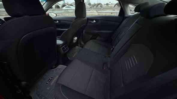 السلام عليكم
#مكلف بالنشر الاتصال بالرقم
***********
كيا فورتي للبيع – وارد كندي
موديل 2019
اللون: أحمر
الرقم: بغداد
هزة جديدة + سنوية جديدة
⸻

مواصفات السيارة:
 • شاشة
 • تحكمات ستيرن
 • رادار أمامي وخلفي
 • تحديد مسار
 • كير أوتوماتيك AT
 • شاحن موبايل لاسلكي
 • تدفئة للكشنات
 • تدفئة للستيرن
 • حساسات أمامية وخلفية
 • إشارات بالمرايا الجانبية
والمواصفات المعروفة
السعر 143 وبيها مجال
#اكرر اخواني الاعزاء مكرر بالنشر  للاستفسار الاتصال بالرقم
***********
