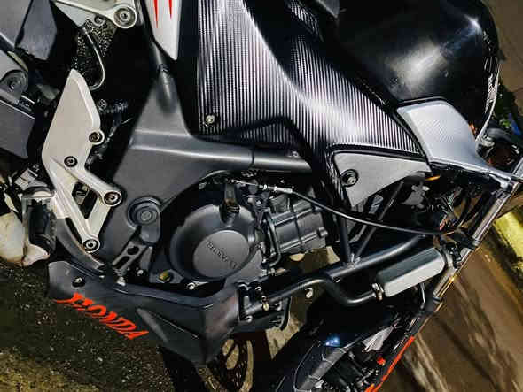 CBR250R كير مكينه ضفيرة مكفولات اوراق كاملة تايرات جدد باتري جديد سعر (مليون ونص) بغداد مشتل ***********
