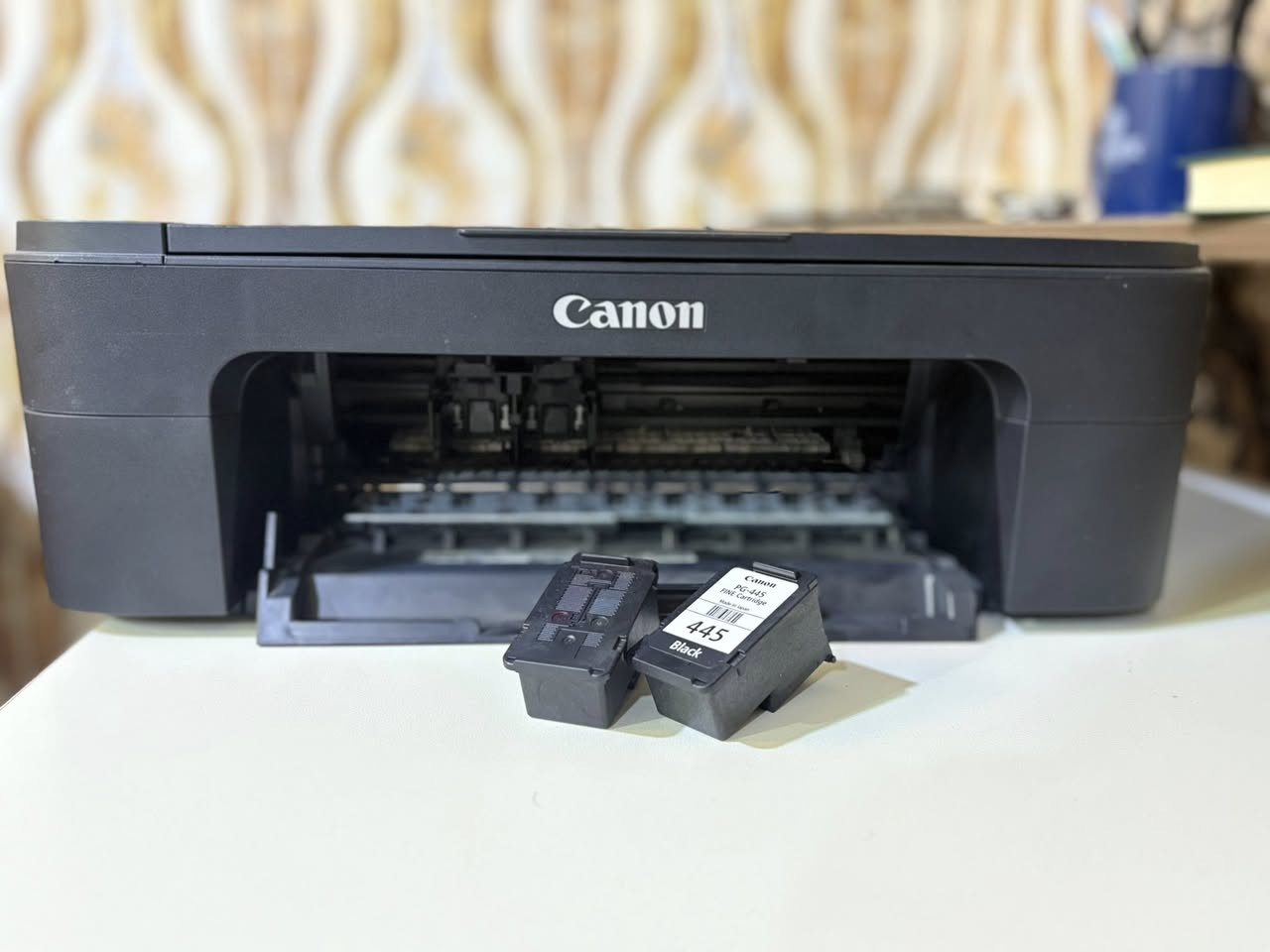 🎨🖨️ للبيع طابعة Canon PIXMA TS3140 — طابعة ملونة ممتازة 🟦🟩🟧
طابعة عملية جداً ونظيفة وشغّالة تمام كما واضح في الصور.

🔹 المواصفات بالتفصيل:
🟧 طابعة ملونة (Color Printer)
🖨️ 3 في 1: طباعة – تصوير – سكانر
📶 تعمل بـ WiFi
📱 تدعم الطباعة من الموبايل مباشرة
📄 درج ورق خلفي + مخرج أمامي
🔍 سكانر واضح ودقيق للصور والمستندات
📟 شاشة صغيرة للتحكم والإعدادات
💡 استهلاك حبر اقتصادي
⚡ سرعة مناسبة للاستخدام اليومي
📦 حجم خفيف وسهل النقل

🔸 الحالة:
✔️ بحالة ممتازة
✔️ محتاجة حبر فقط
للاستفسار ***********
