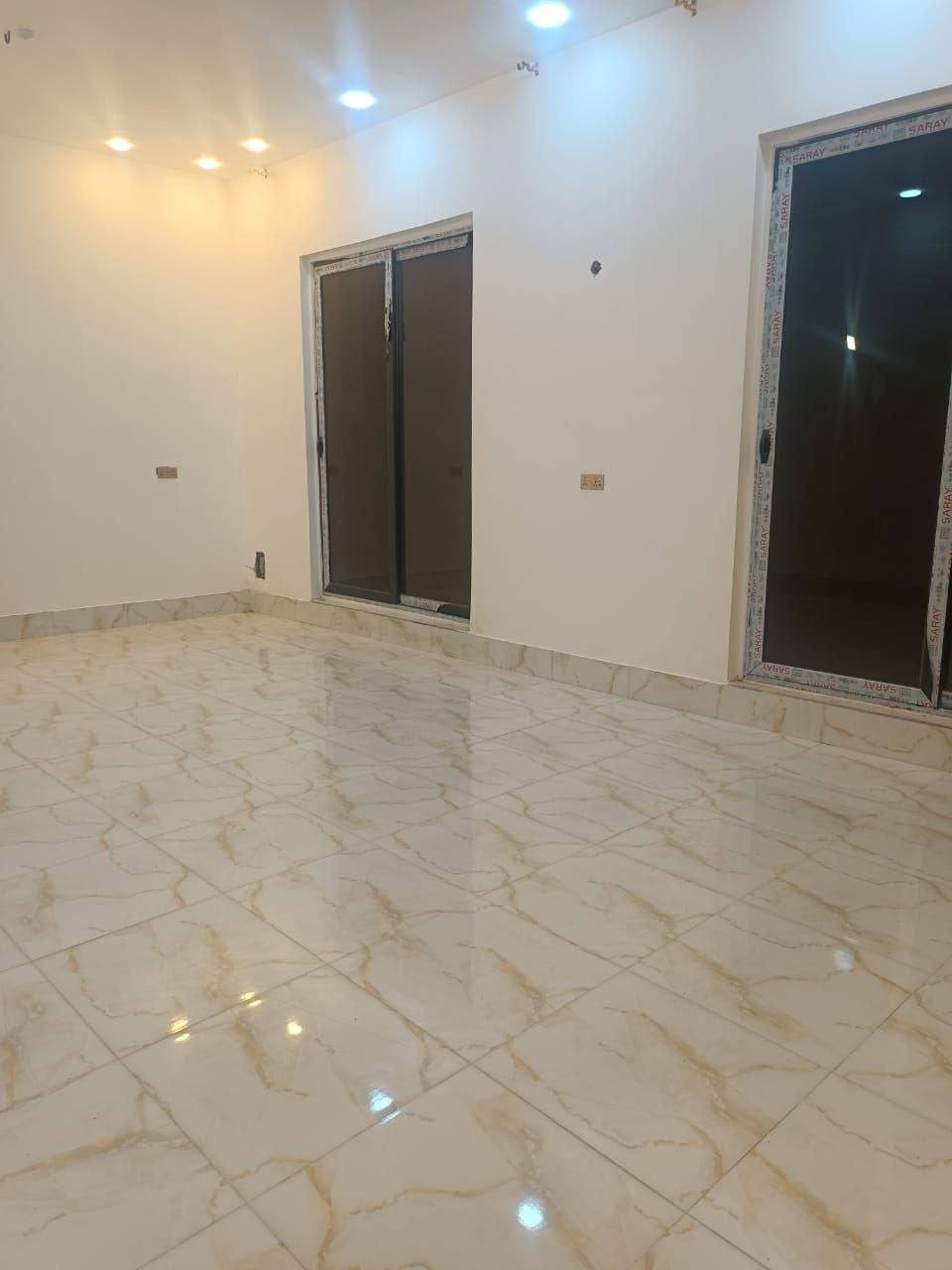 علق بكلمة ( تم ) على المنشور بالصفحة الرئيسية لكي يصلك السعر
لتصلك المزيد من العروض يرجى متابعة الصفحة
👆👆👆

للبيع دار في منطقة الكوت الجديدة مجمع النفط الثاني مساحة 500 متر مقابل ساحة ...
الدار بناء حديث 2025 
طابق واحد :
يتكون من غرفتين نوم وهول ومطبخ واستقبال وصحيات وكراج وحديقة امامية كبيرة وحديقة جانبية كبيرة 
البيت قريب على مدرسة 

📍📍  للاستفسار اكثر يرجى الاتصال على ارقام المكتب
            او التواصل عالخاص
         ☎️   ***********
         ☎️   *********** 

🌍  عنوان المكتب // كوت الخاجية شارع 40
       مقابل العزاوي للاجهزة الكهربائية
       مجاور صبحي ابو الفلافل 

📍📍 نستقبل كافة عروض البيع والشراء للدور والاراضي السكنية.
