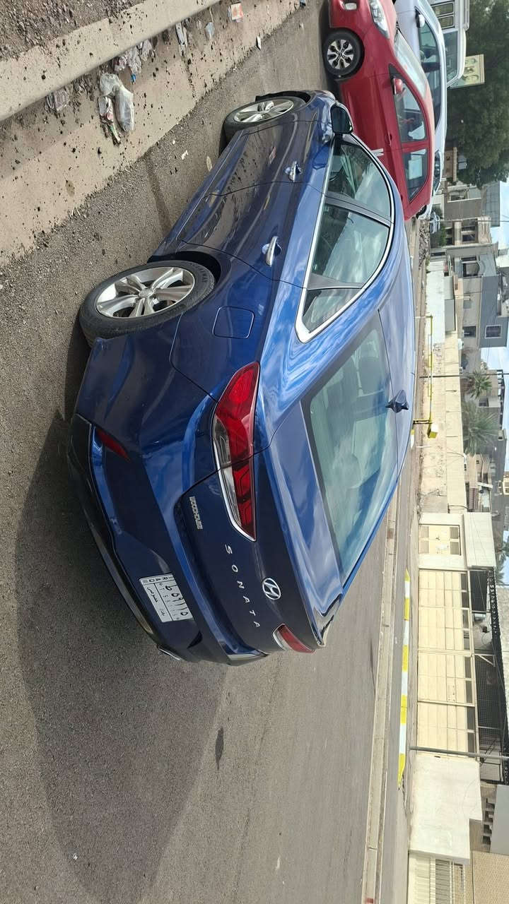 للبيع    او مراوس  شعندك نزل
سوناتا موديل 2018 فول مواصفات عده فتحه 
لون ازرق رقم بغداد بسمي تحويل ثاني يوم 
مواصفات/    بصمه
     بصمة ابواب مع صندوك.   رادار بلمري جانبي 
   شاشه كبيره +كار بلي+GPS+بلوتوث +اتصال 
    كامره دواره     مقعد امامي كهرباء   مقاعد جلد   تدفئه ستيرن
     تدفئة مقاعد تدفئه ستيرن 
     ثلاث وضعيات قياده ECO+NORML+SPORT
     صندوك ذكي ينفتح عند اقتراب مقود حرف D
     فول تحكم ستيرن  نظام ترحيب عند اقتراب
       شاشة اعطال حساس اطارات +اشاير بلمري.  
      ماشيه 67 شرط حقيقي  سياره مناقصه شي 
حادث السياره من امريكا فقط بنيد ونفسه مصلح ليبل واحد
+ جاملغ وباب سايق فقط كلير 
مكينه والكير مكفولات. الشاصي ولغد مكفولات شرط مكفولات
شارع فلسطين  السعر  130  وبيه مجال للطيبين 
لاستفسار /***********
