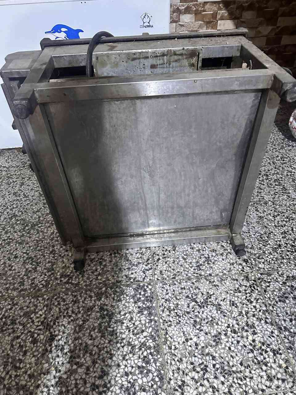 سلام عليكم عندي طباخ قياس متر في متر تركي عيونه ليزريات ومكينه داطلي لقياس 32 سل ستيل جديدة بس وجبتين مشتغل بيهة العنوان بغداد ***********
***********
