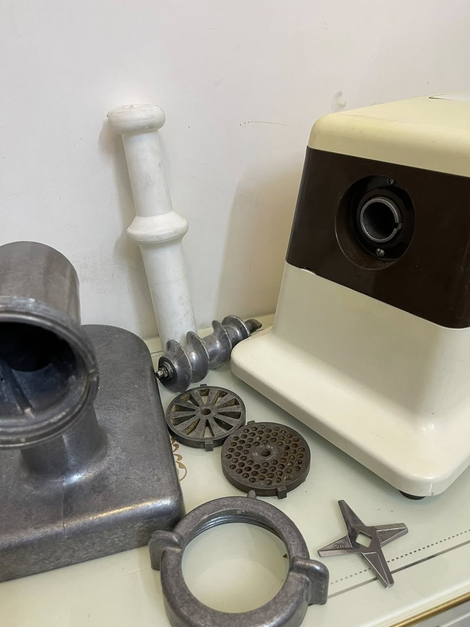 السلام عليكم
مثرامة لحم توشيبا ياباني الحجم الكبير كاملة وشغاله ع فحص نظافتها واضحة بالصور


**إذا كنت صاحب هذا الإعلان وتريد حذفه لأي سبب، رجاءا أرسل رسالة إلى الدعم الفني**