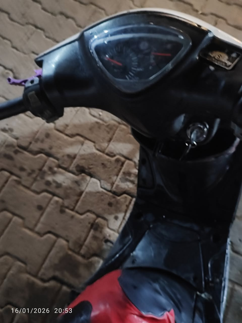 العنوان كربلاء حي التعاون قرب مطعم النافوره دراجه بوسه 55 بلادي ما مفتوحه ماكينتهم مشيه في سنها 
400 وبيها مجال رقم الموبايل واتساب ***********
