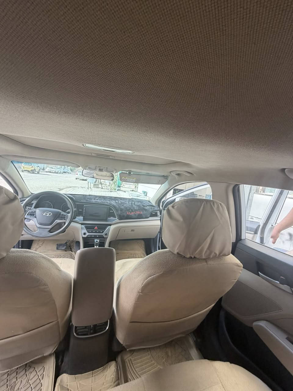 الانتره سوبر  مديل 2018مكفوله من الضربه عده باردات بيهه  السياره جاهزه من كلشي تخم تاير جديد تبريد حداده من كلشي مطلوبه لشريكت فاخر عبدالله السعر 123وبيها مجال الرقم ***********
