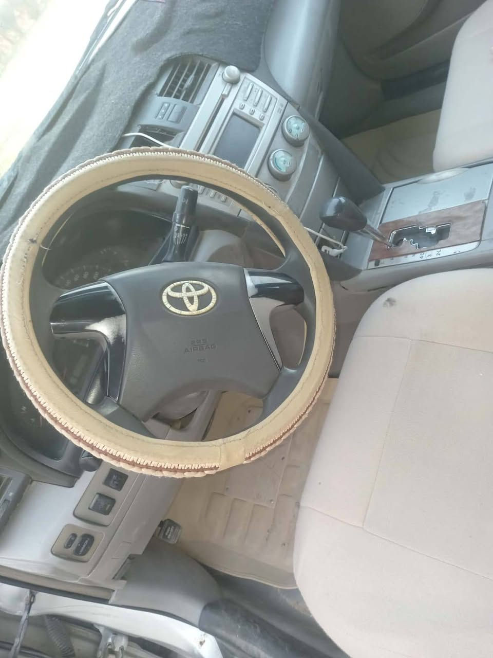 السلام عليكم من رخصد المدر الكروب سياره كامري موديل7الفين وسبعه رقم ذي قار باقي تفاصل الوتساب  ورقم *********** السعر 75 بيه مجال
